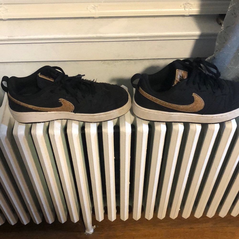Big boys size 6Y original nike sneakers
